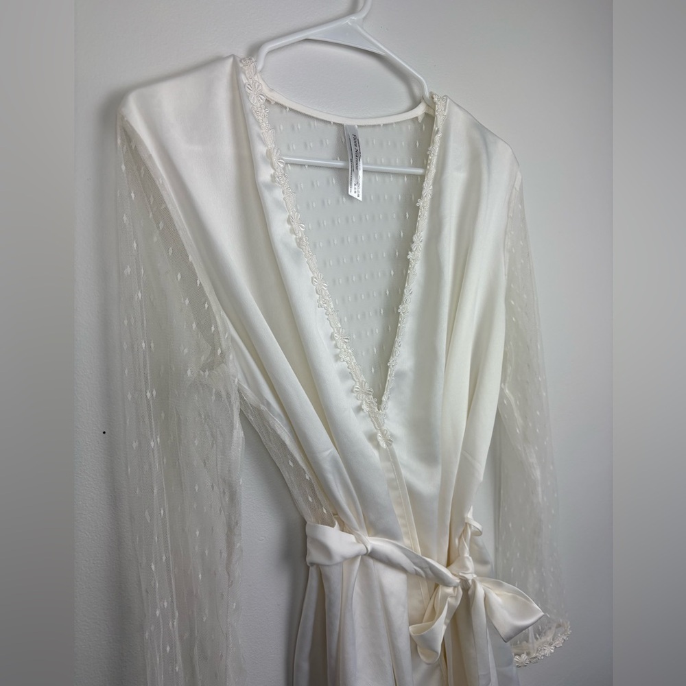 Flora Nikrooz Showstopper Charmeuse Cover-Up Robe sz Small - Picture 12 of 17